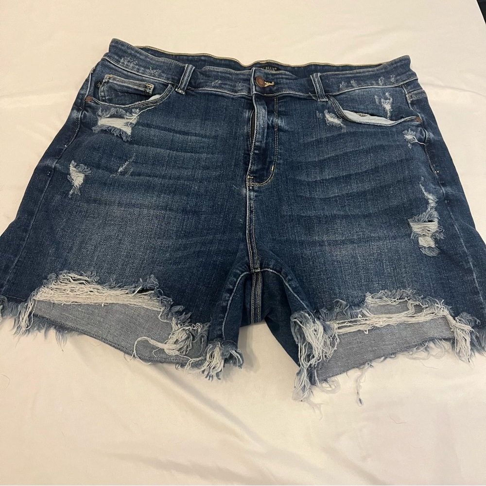 Judy Blue Ripped Denim Jean Shorts size 3XL. EUC